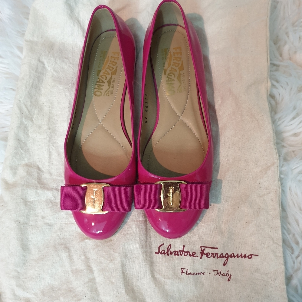 Ferragamo Varina Bow Hotpink patent flats sz34.5